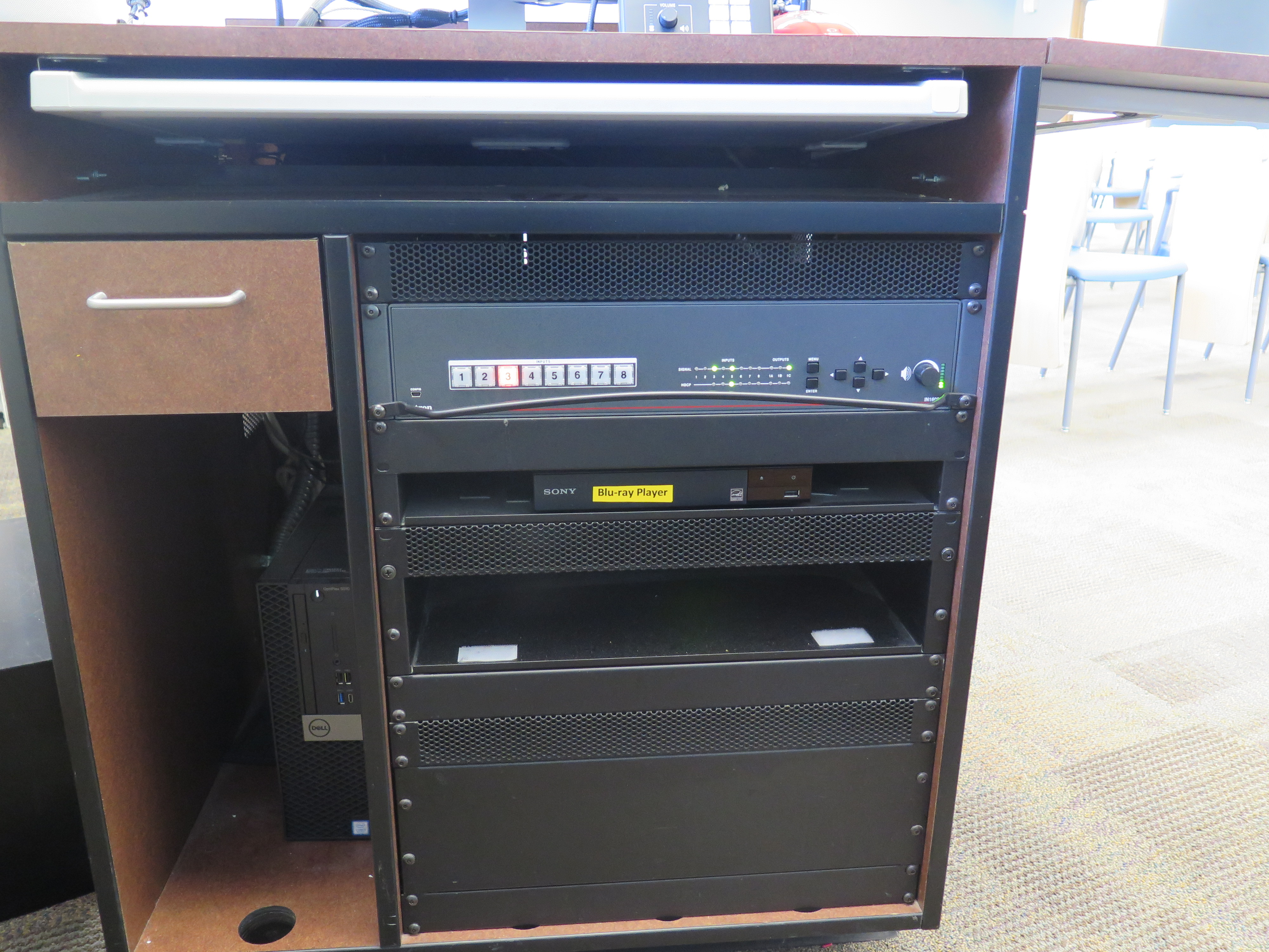 Display rack consists of a AV controller, Blu-Ray/DVD player and Dell Computer